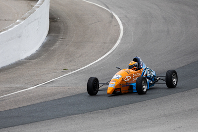 Formule 1600 en photos, 17-19 mai Victoria Day à Motorsport Park, ONT - Photo ID No.2401-240523062035