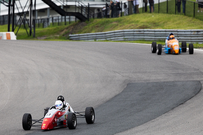 Formule 1600 en photos, 17-19 mai Victoria Day à Motorsport Park, ONT - Photo ID No.2401-240523062137