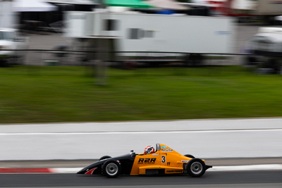 Formule 1600 en photos, 17-19 mai Victoria Day à Motorsport Park, ONT - Photo ID No.2401-240523062142