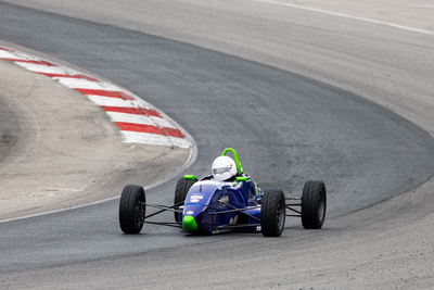 Formule 1600 en photos, 17-19 mai Victoria Day à Motorsport Park, ONT - Photo ID No.2401-240523062247