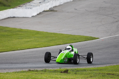 Formule 1600 en photos, 17-19 mai Victoria Day à Motorsport Park, ONT - Photo ID No.2401-240523062432