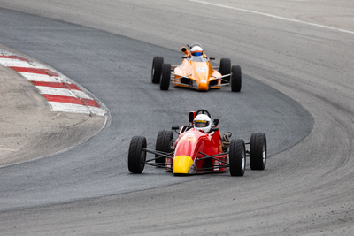 Formule 1600 en photos, 17-19 mai Victoria Day à Motorsport Park, ONT - Photo ID No.2401-240523062434