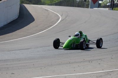 Formule 1600 en photos, 17-19 mai Victoria Day à Motorsport Park, ONT - Photo ID No.2401-240523062759