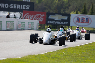 Formule 1600 en photos, 17-19 mai Victoria Day à Motorsport Park, ONT - Photo ID No.2401-240523062802